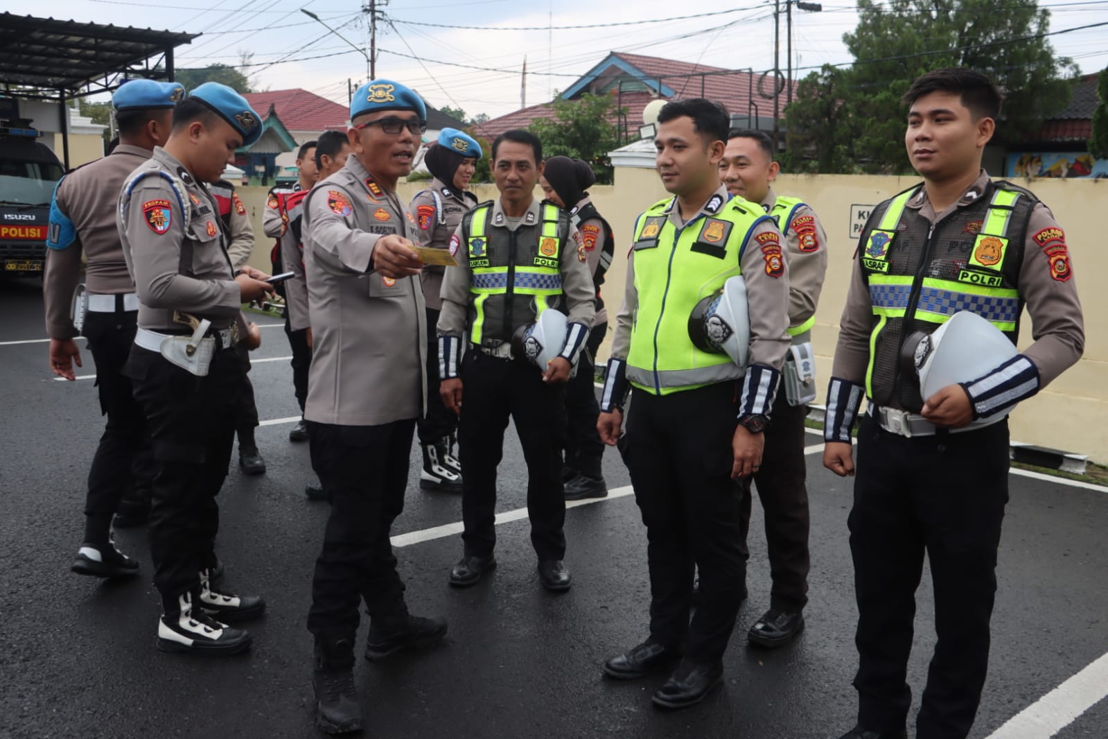 *BidPropam Polres Lahat,Laksanakan Pemeriksaan Sikap Tampang Dan Kelengkapan Anggota*